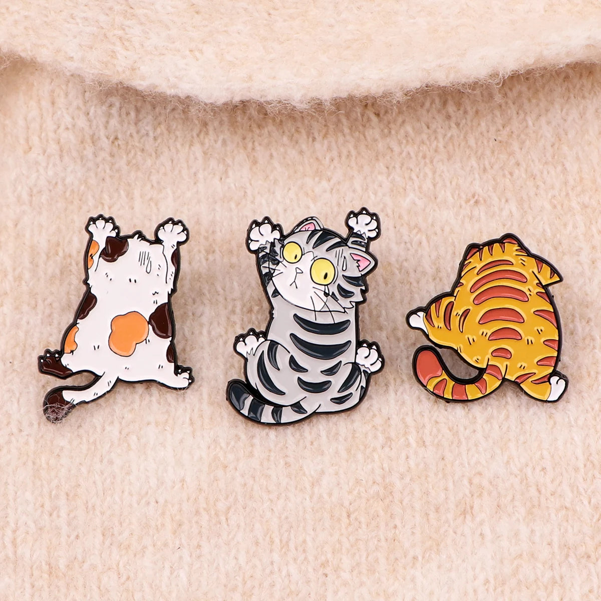 Cute Cat Enamel Pin Kawaii Animal Brooch Pines Lapel Pins Badge on Backpack Clothing Accessories Fashion Jewelry Christmas Gifts